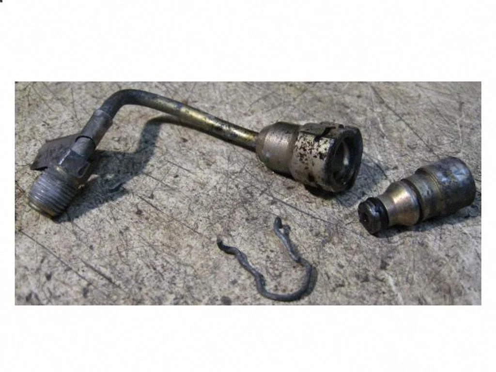 Clutch pipe/line – front