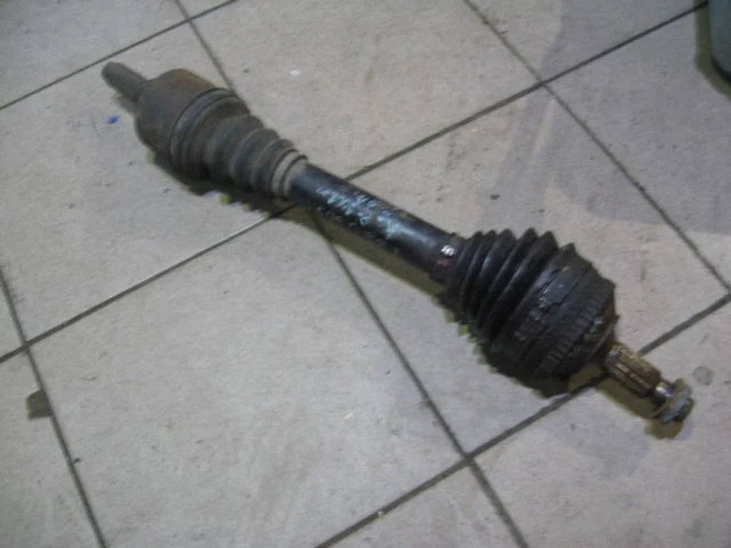 Front driveshaft – left