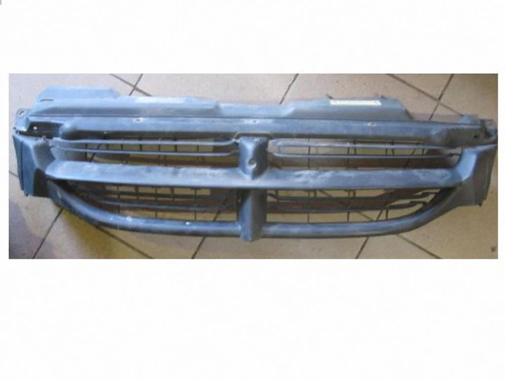 Atrapa górna (grill) 04576955