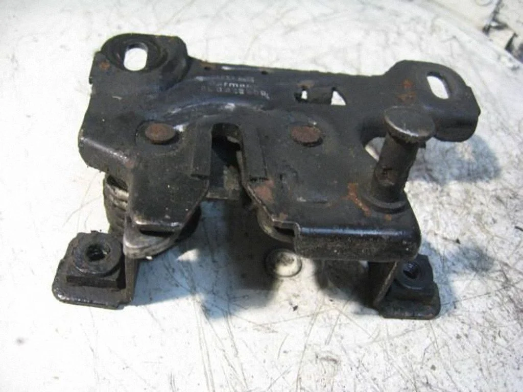 Engine bonnet/hood lock/catch 8L0823509