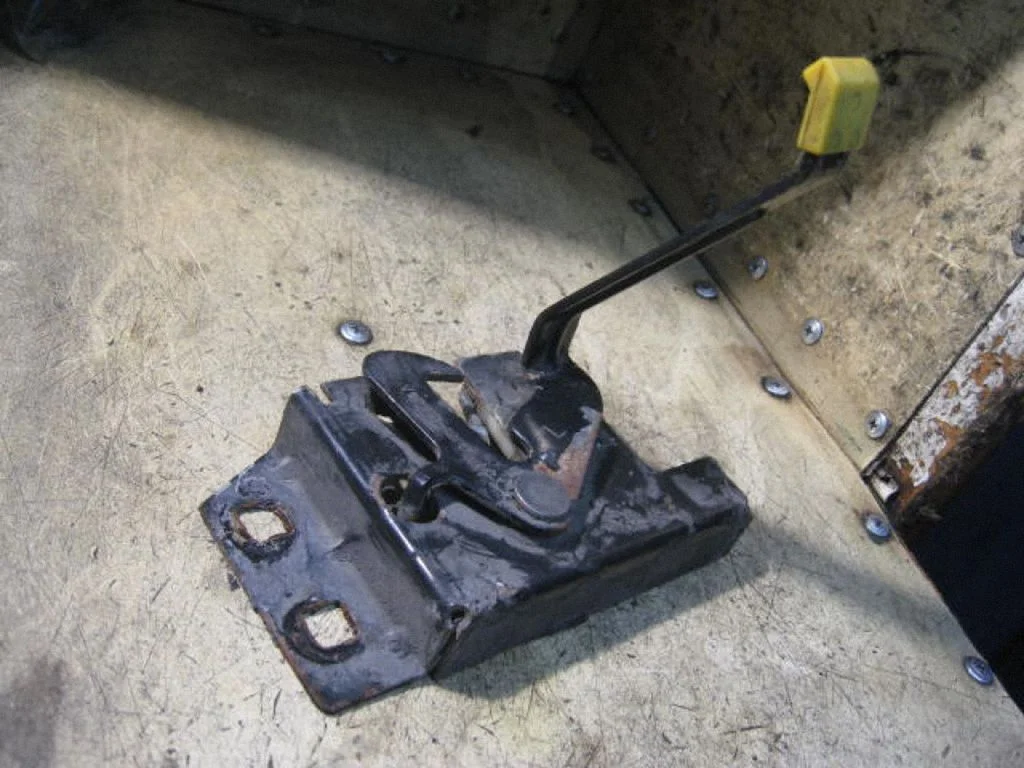 Engine bonnet/hood lock/catch V97FB16701AC