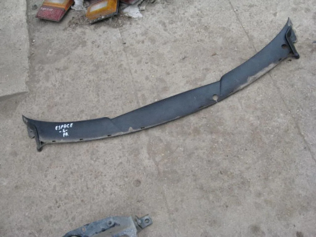 Wiper trim – centre