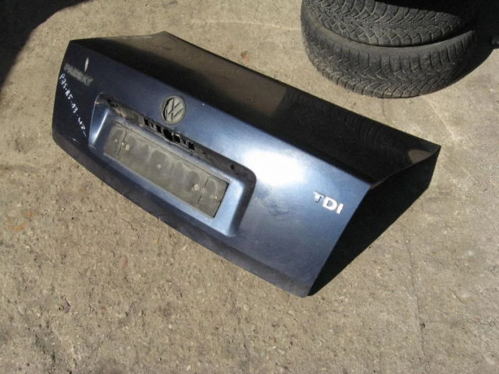 Tailgate/trunk/boot lid – centre
