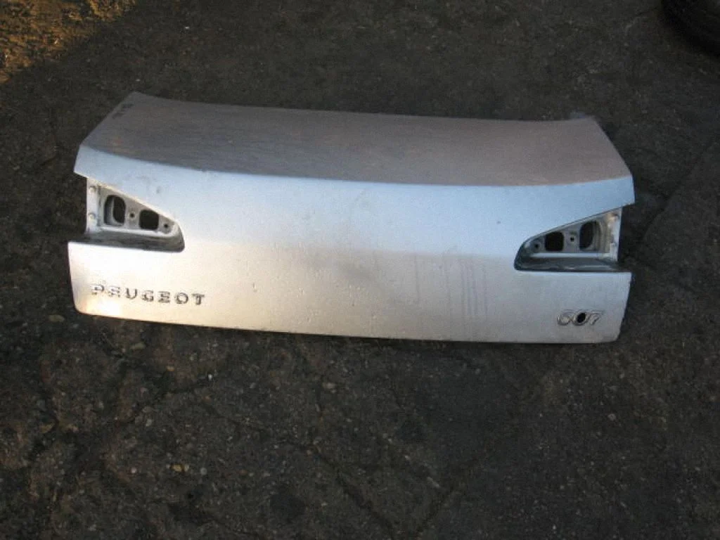 Tailgate/trunk/boot lid – centre