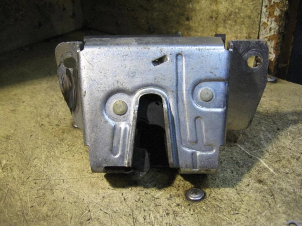 Tailgate/trunk/boot lock/catch/latch A1637400235