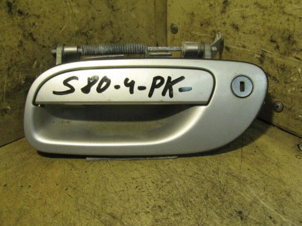 Front door exterior handle – left