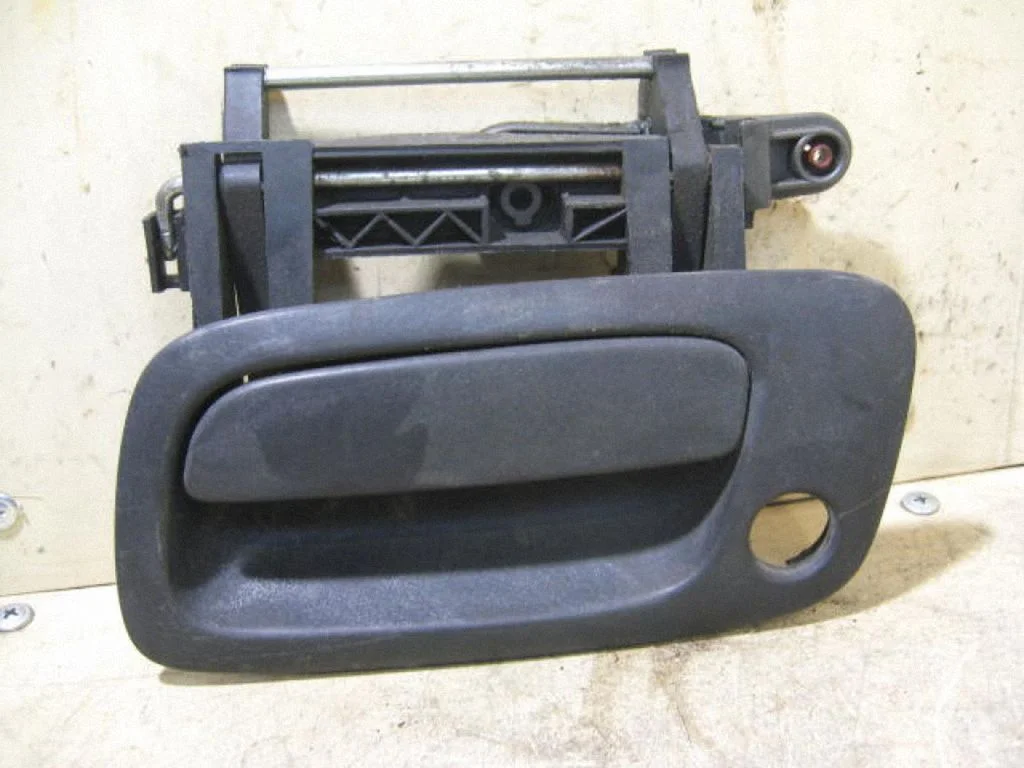 Front door exterior handle – left