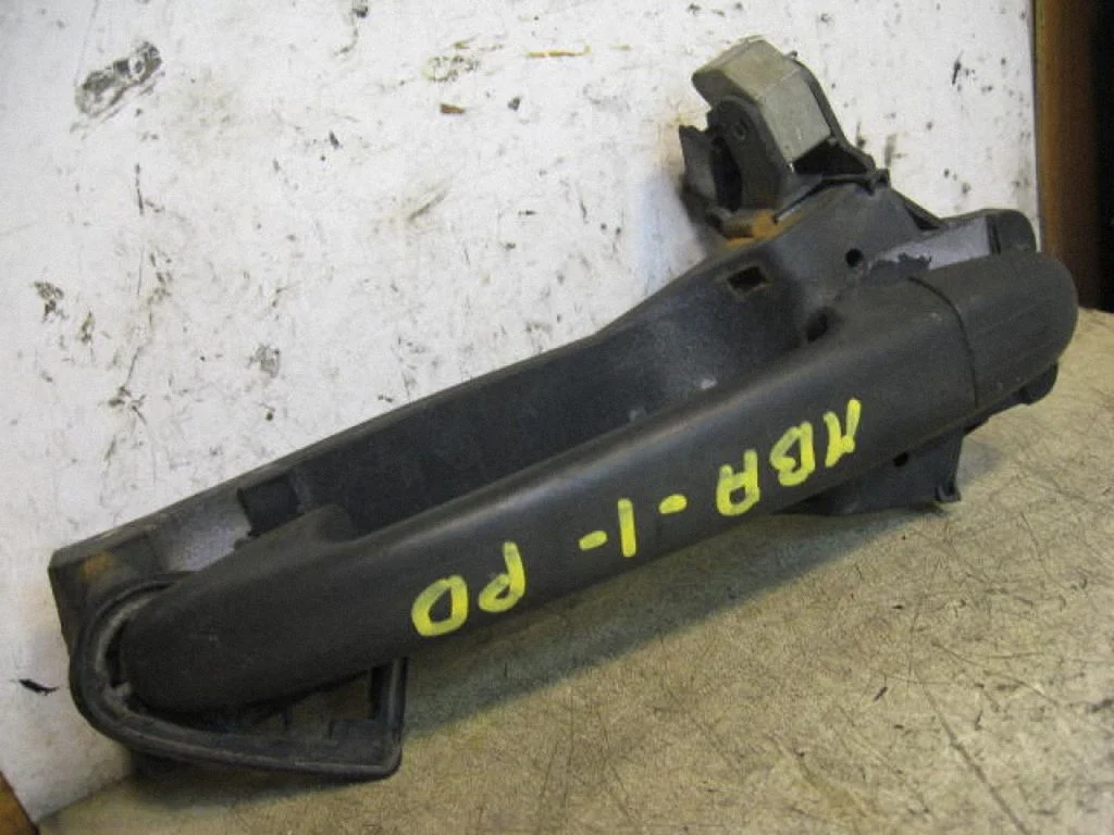 Esiukse välimine käepide – parem