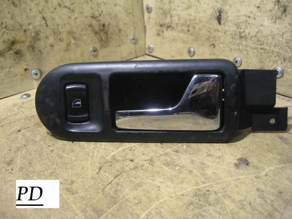 Front door interior handle – right