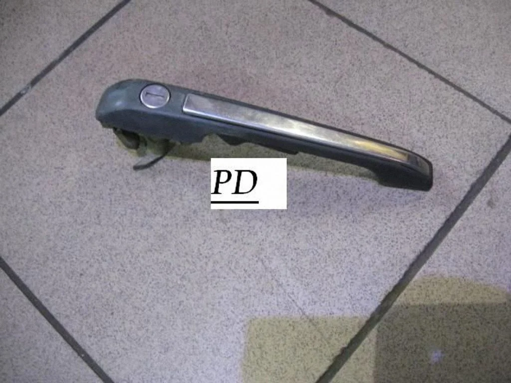 Front door exterior handle – right