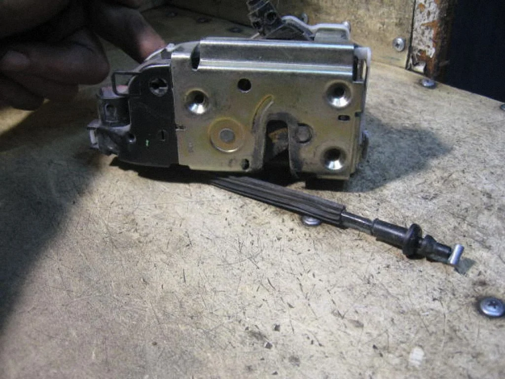 Front door lock EIS00107851