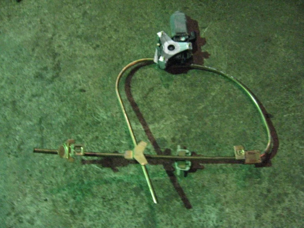 Priekinio el. lango pakėlimo mechanizmo komplektas