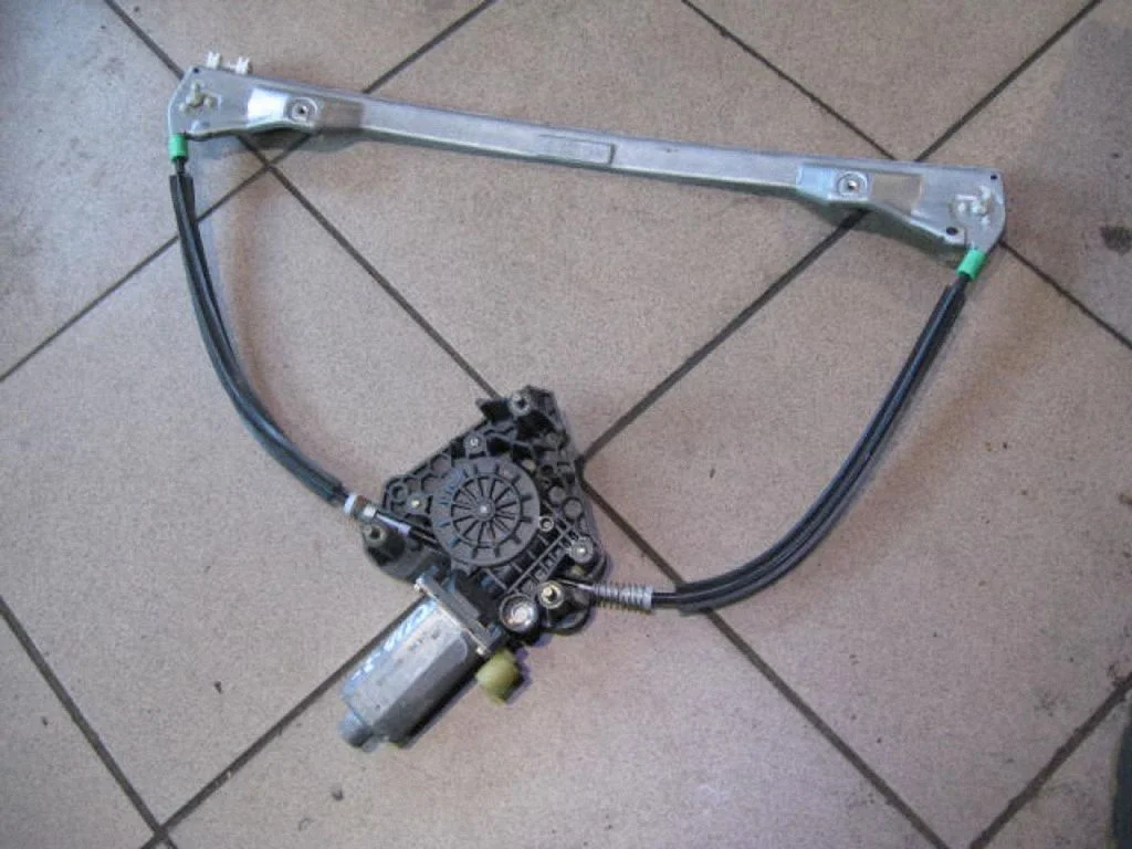 Priekinio el. lango pakėlimo mechanizmo komplektas