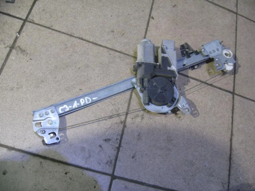 Front door window regulator with motor 400618F
