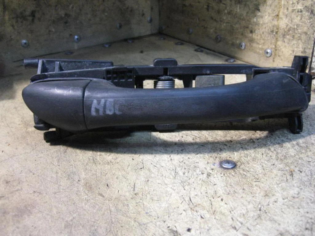 Rear door exterior handle – right