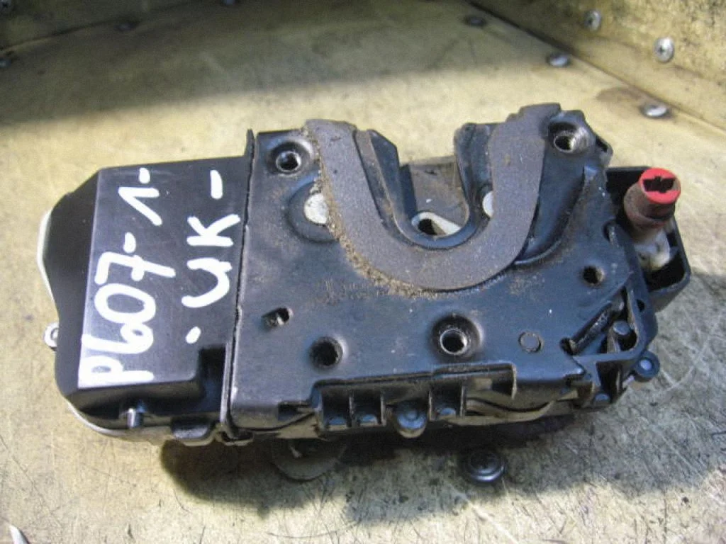 Rear door lock NURODYKITEKURIPUSE
