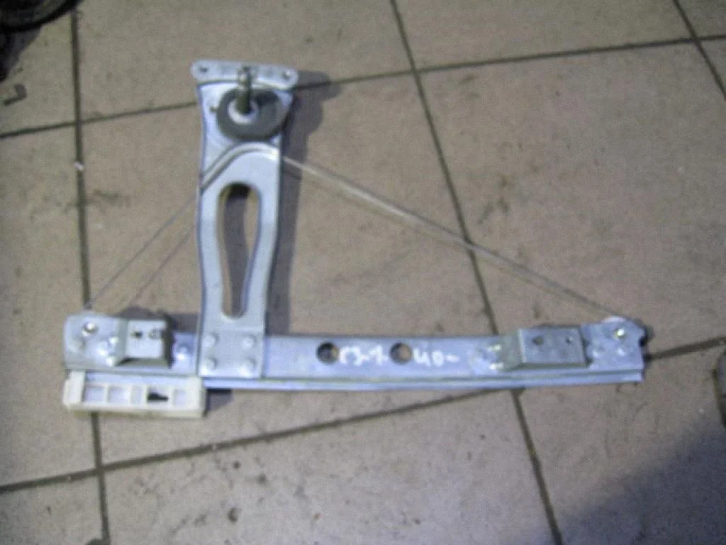 Mechaninis galinio lango pakėlimo mechanizmas