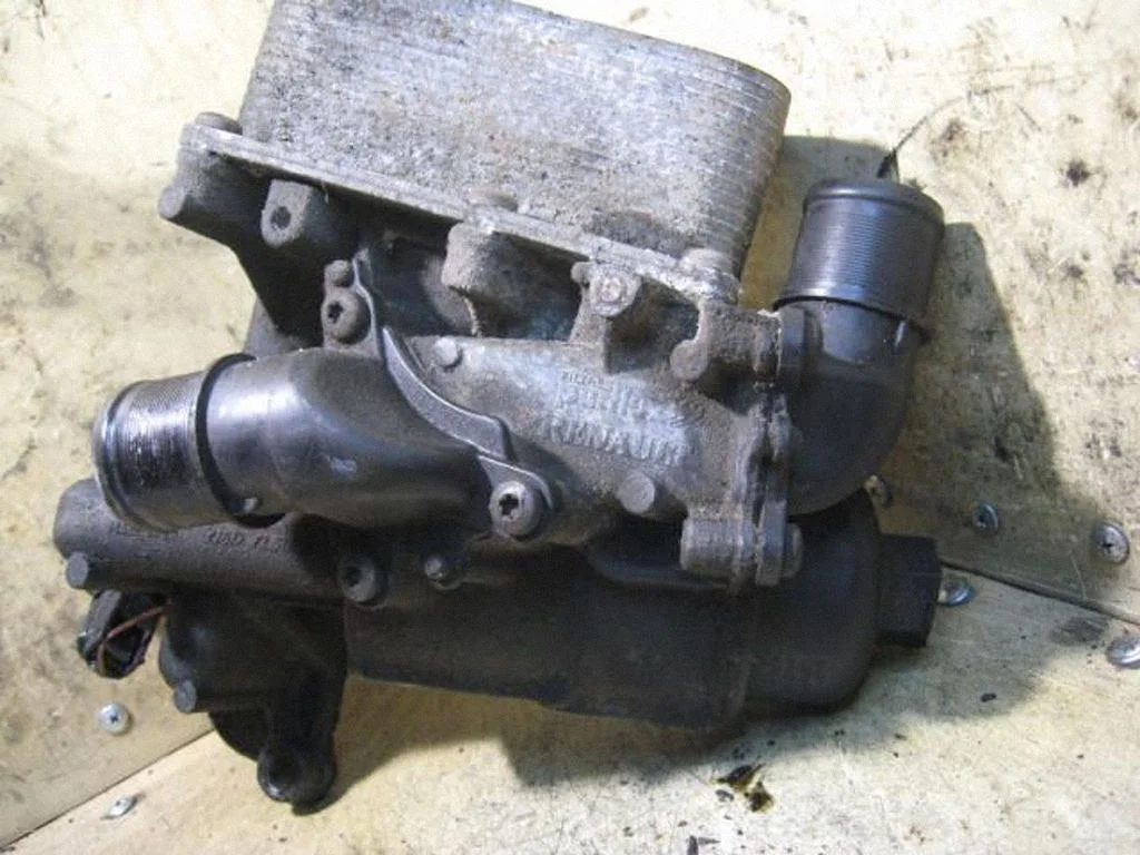 Oil filter mounting bracket 20DCI
