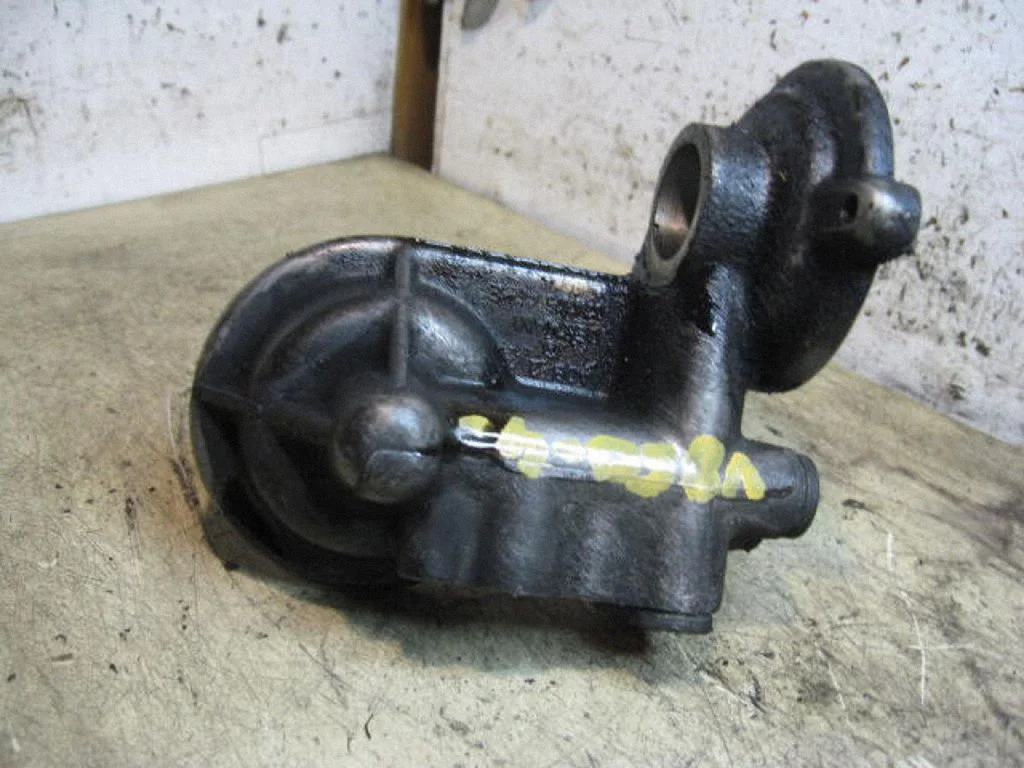 Oil filter mounting bracket 074115417E