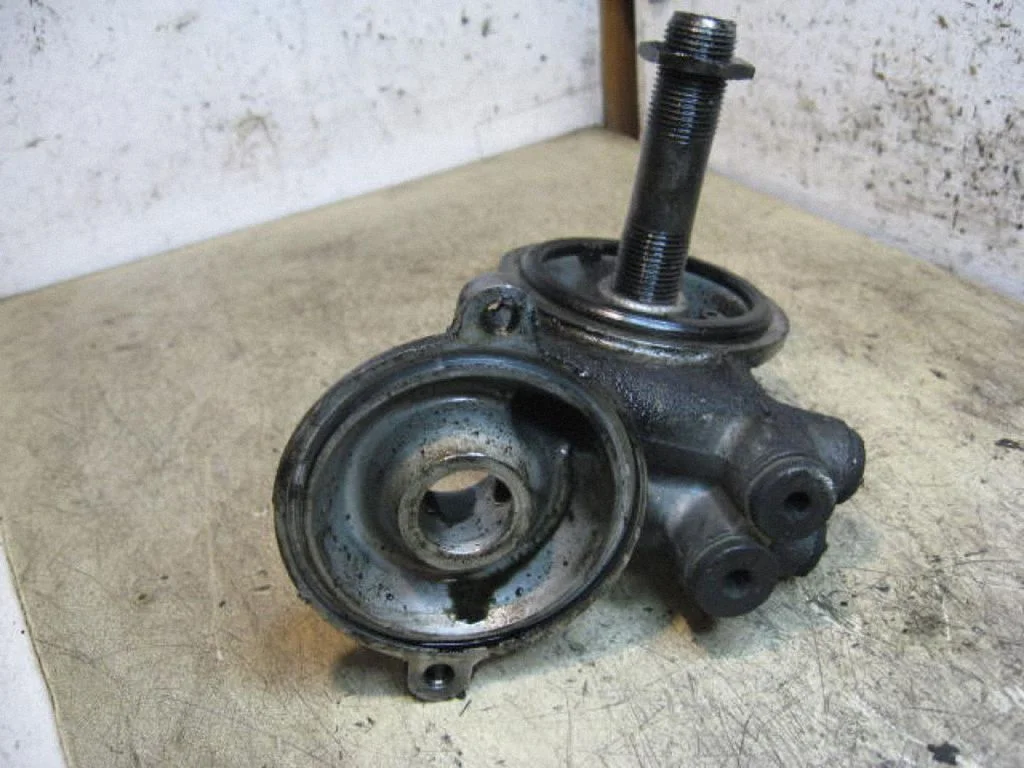 Oil filter mounting bracket 074115417E