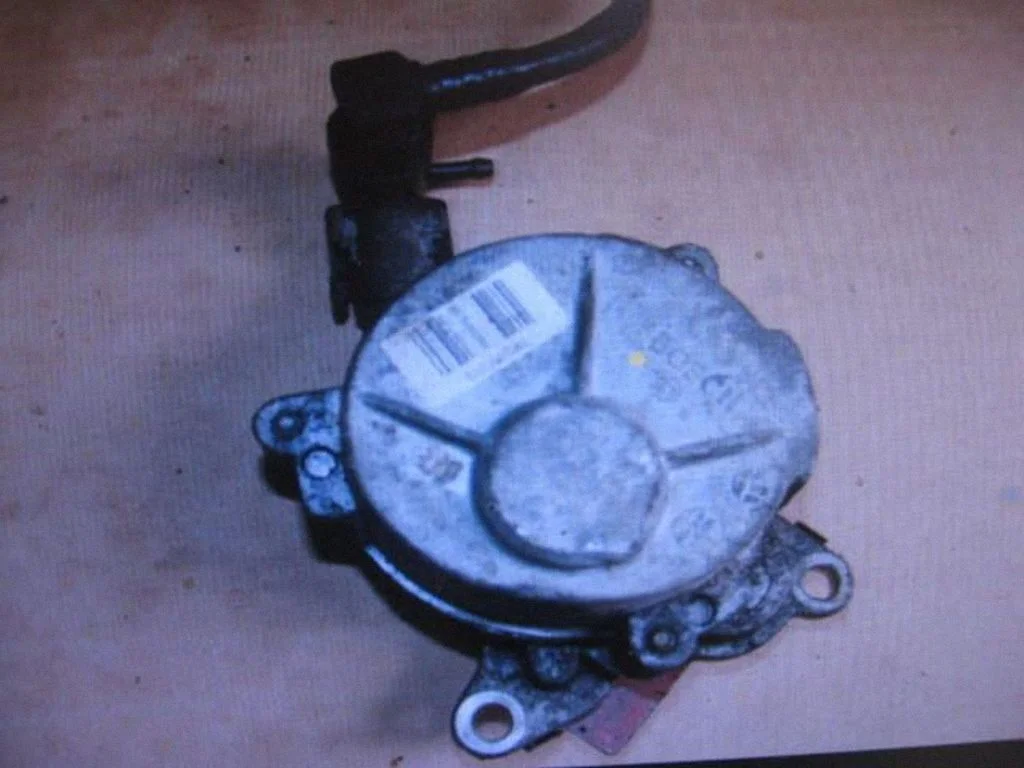 Vacuum pump 8200683982