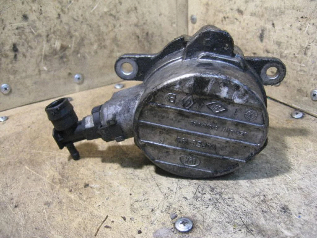 Vacuum pump – Renault Laguna I (1994-2000)