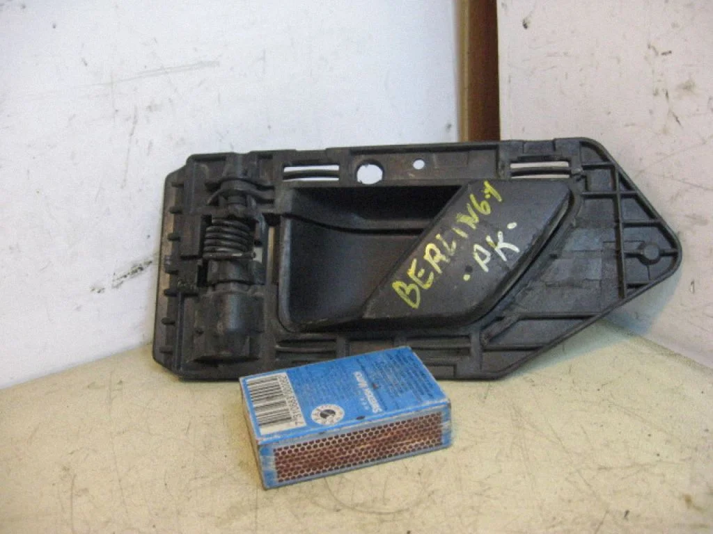Front door interior handle PK9621422977PD9621422877