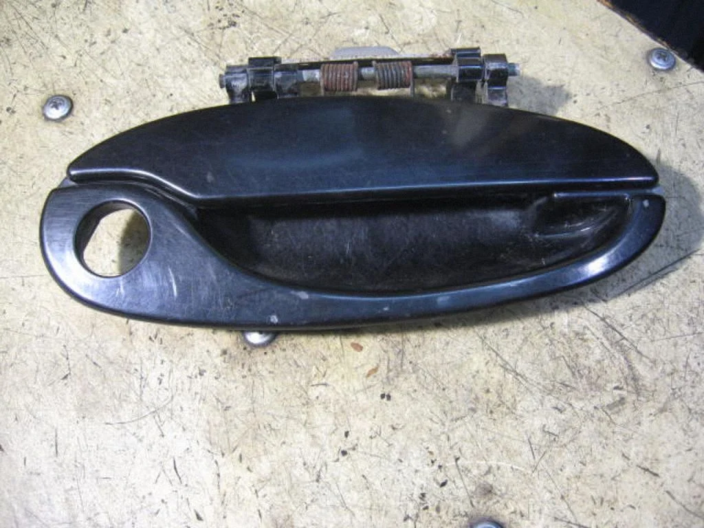 Front door exterior handle – right
