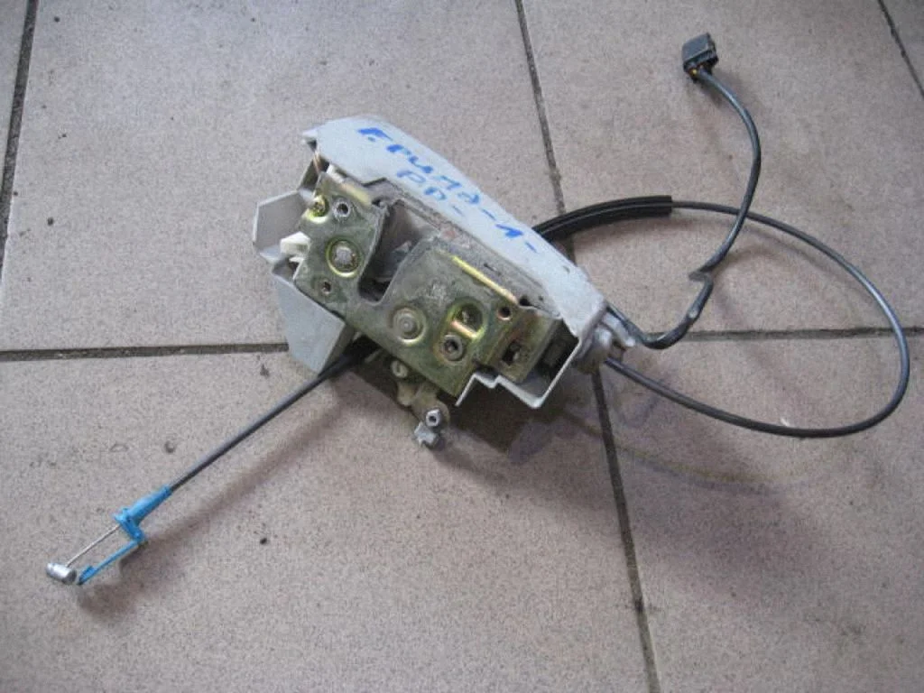 Front door lock – right