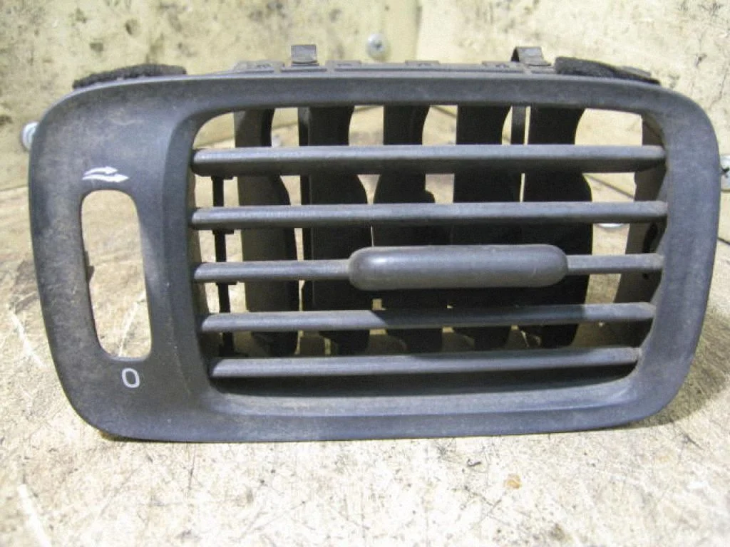 Dashboard side air vent grill/cover trim 9177529