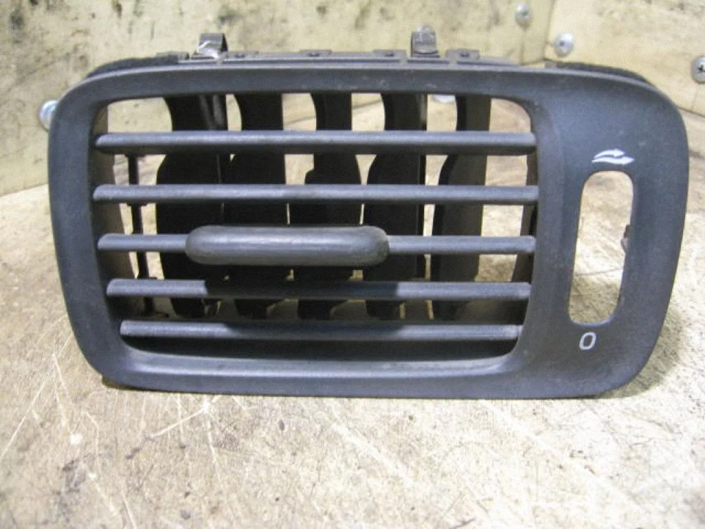Dashboard side air vent grill/cover trim – Volvo S70 V70 V70 XC (1997-2000)