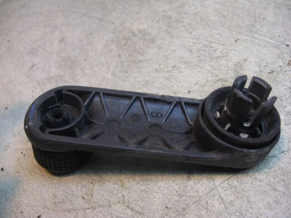 Rear door window winding handle
