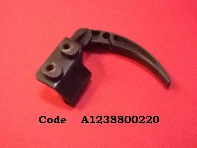 Rączka otwierania maski A1238800220