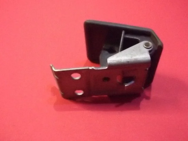 Rączka otwierania maski MR606310