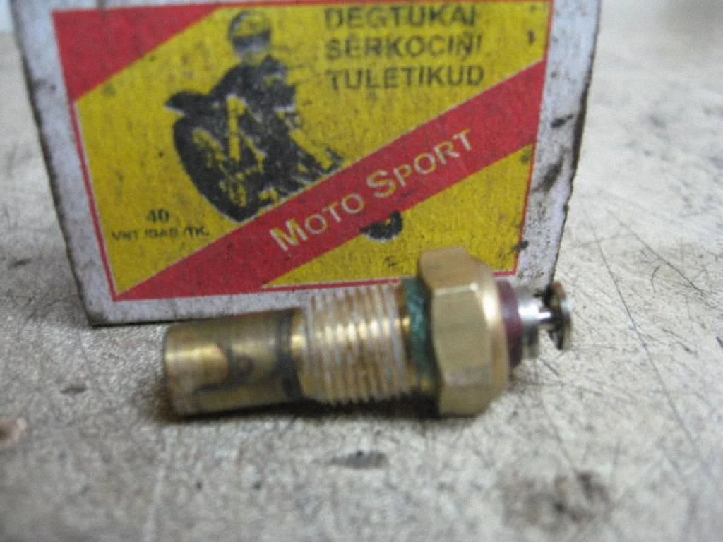 Jahutusvedeliku temperatuuriandur 3439088120C
