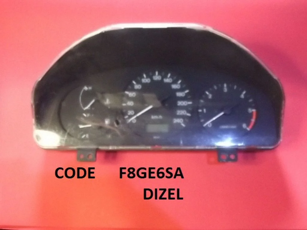 Speedometer (instrument cluster) F8GE6SA