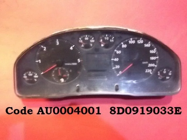 Spidometrs (instrumentu panelis) 8D0919033E