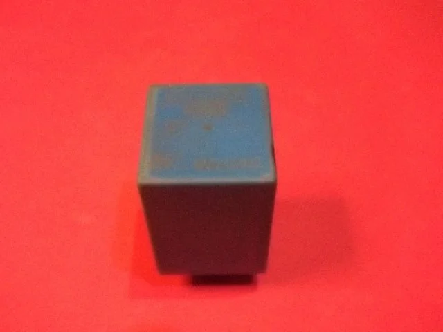 Cits relejs 90240092
