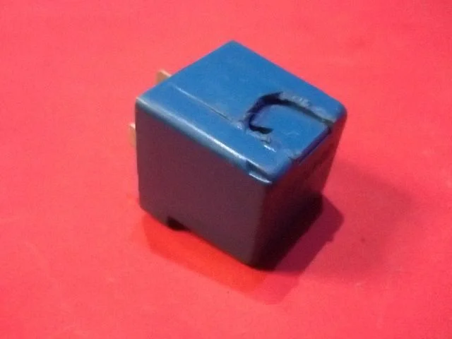Klaasipuhastite relee 2047029