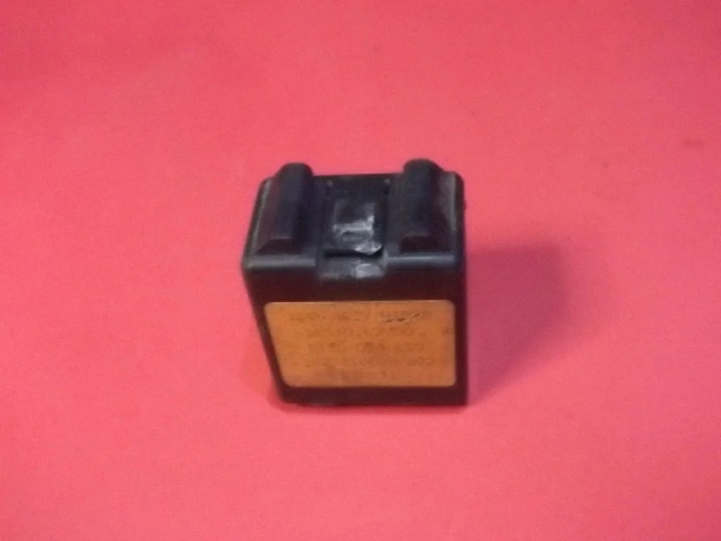 Logu tīrītāju relejs 285101M210