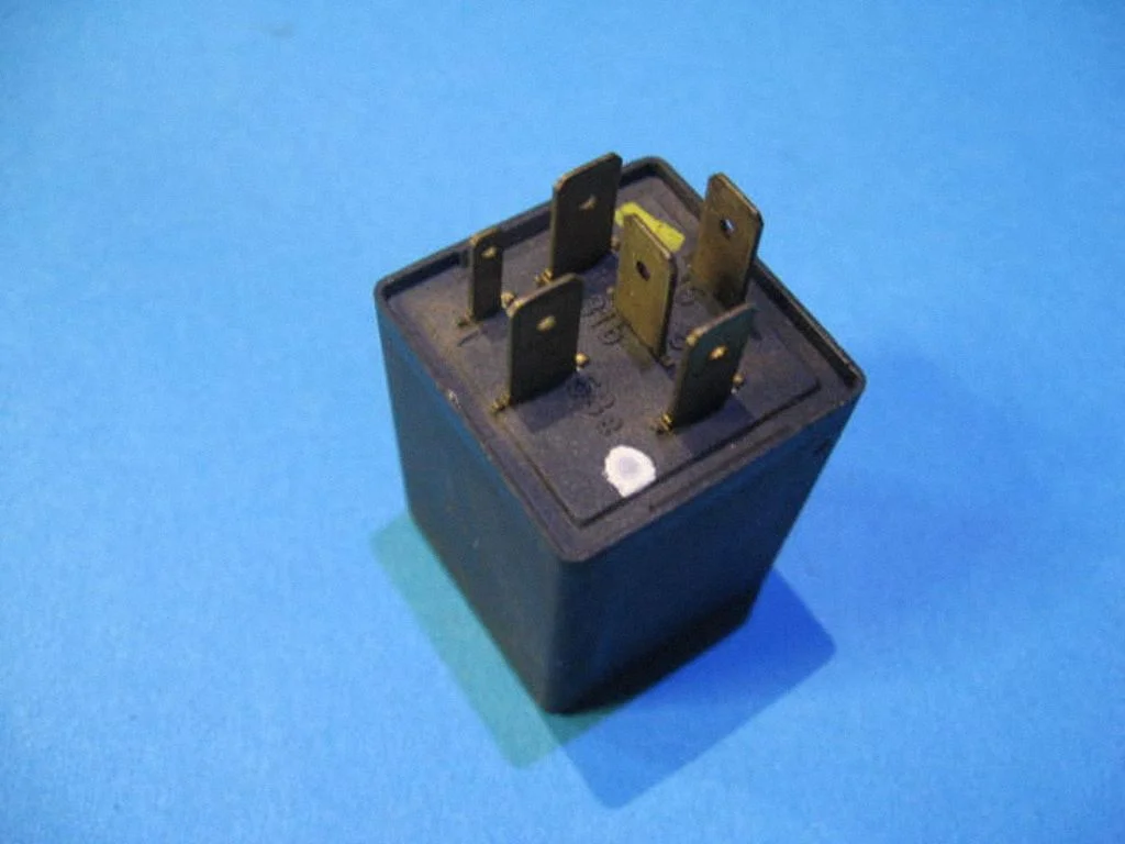 Window wiper relay 90069864