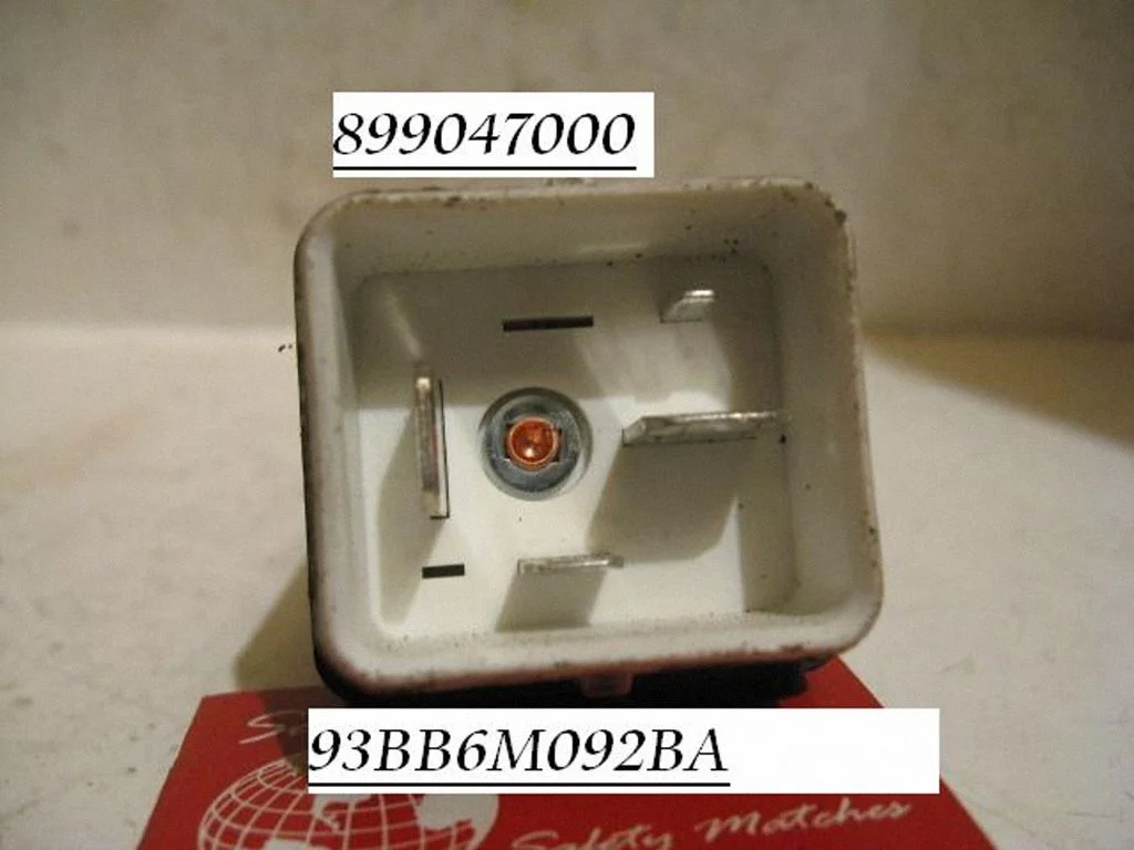 Eelsüüteküünalde relee 93BB6M092BA