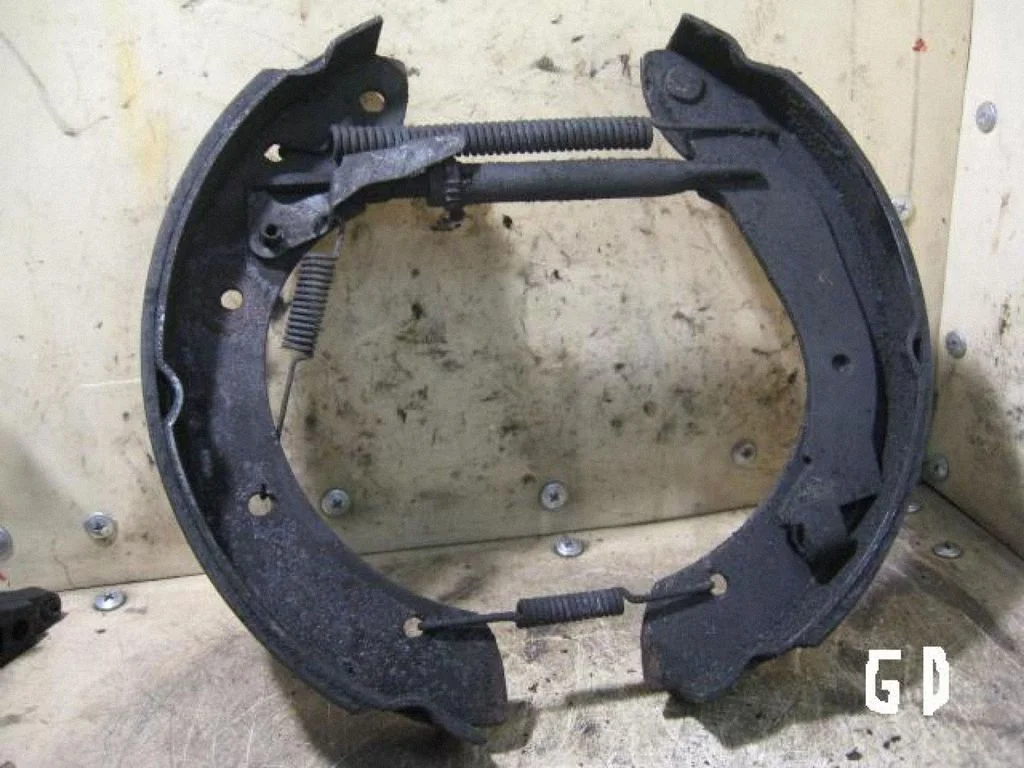 Brake pads (rear) – right