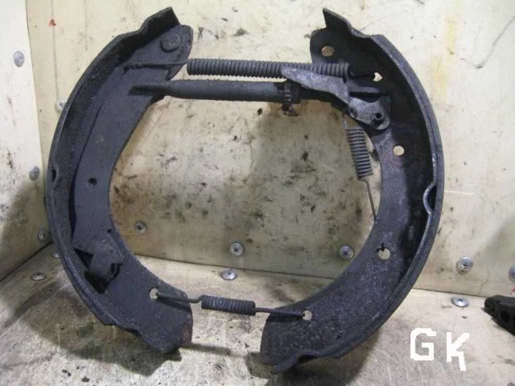 Brake pads (rear) – left