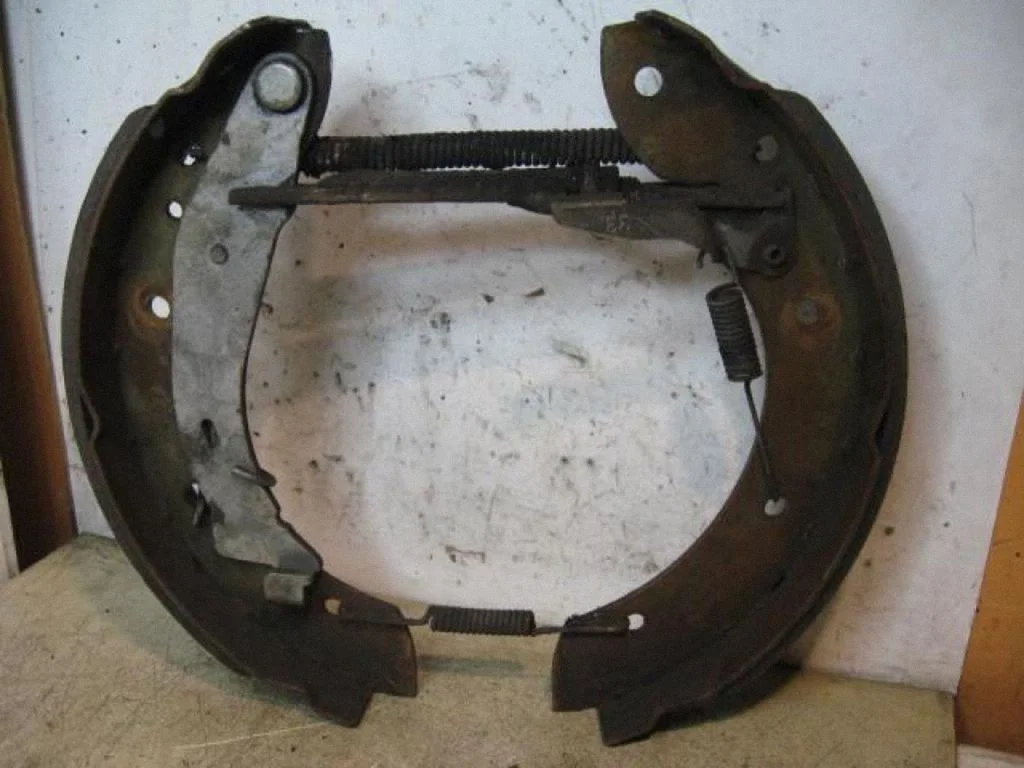Brake pads (rear) – right