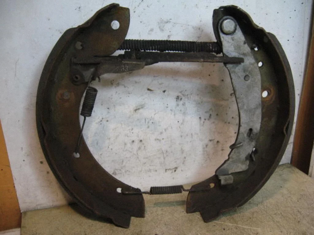 Brake pads (rear) – left