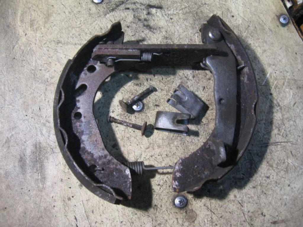 Brake pads (rear) – right