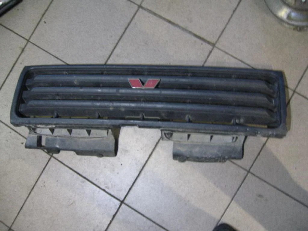Front grill – Mitsubishi Pajero Sport I (1996-2008)