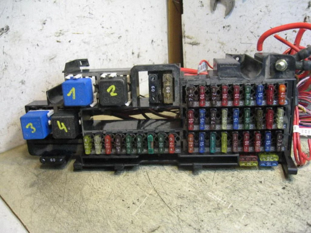 Drošinātāju bloks A1685450240