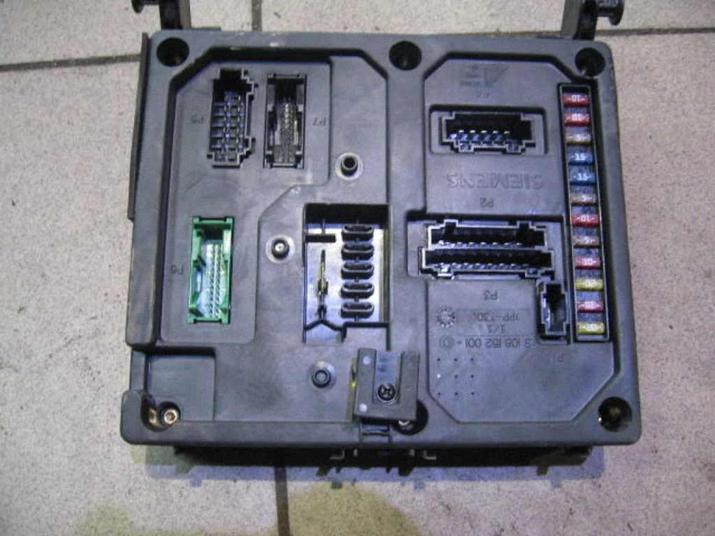 Drošinātāju bloks 7M396258LYM2114B205BC